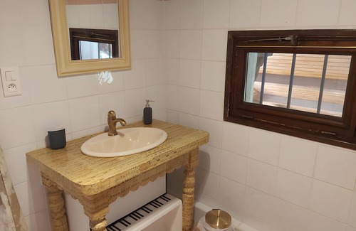 Beauvezer Bed & Breakfast | Guest Rooms 'Chambres D'hote Mélodie' with Mountain View, Shared Terrace and Wi-Fi
