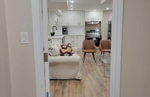 Whitby Apartment | Guest Suite in Whitby