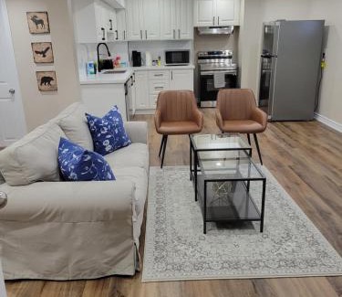 Whitby Apartment | Guest Suite in Whitby