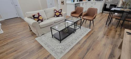Whitby Apartment | Guest Suite in Whitby