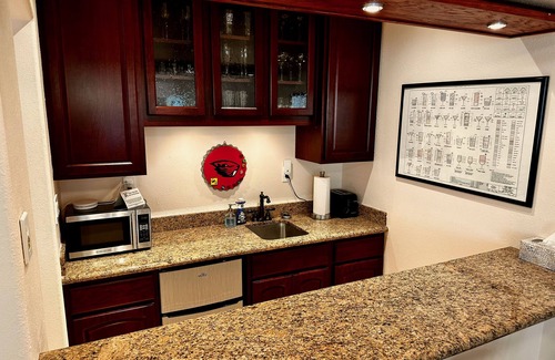 Eagle River Apartment | Guest Suite with Hot Tub - Edge of the Wild