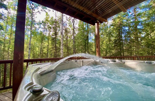 Eagle River Apartment | Guest Suite with Hot Tub - Edge of the Wild