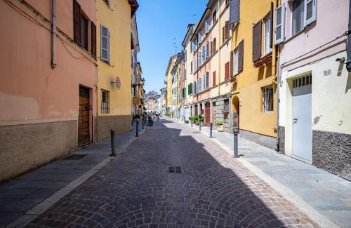 Parma City Centre Apartment | GuestHost - Bright and Central Apartment in Parma
