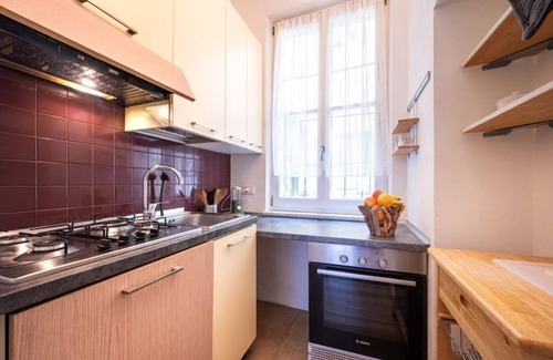 Parma City Centre Apartment | GuestHost- Elegant & Bright Flat in Parma Center