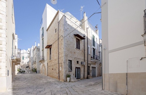 Conversano Apartment | GuestHost - La Dimora di Aline - Amber Apartment