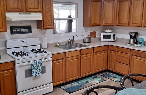 Visalia Apartment | Guesthouse/apartment 5 minutes from Hospital, convenient center, and freeway