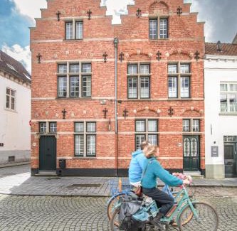 Historical Center Bruges House | Guesthouse Aubrey - Charming Cottage in the Heart of Bruges