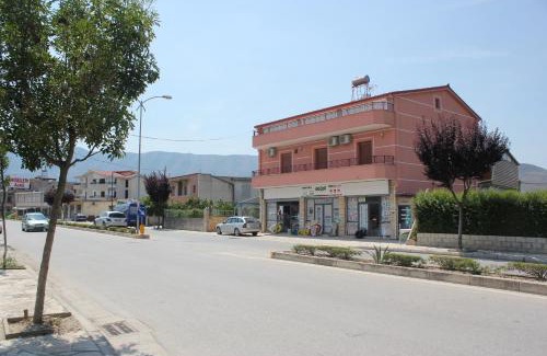 Berat House | Guesthouse Leo