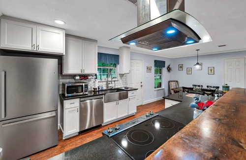 Waco House | Guesthouse with a Game Room! 17 min to Silos!