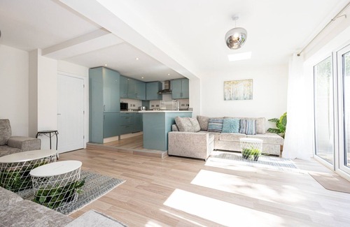 Eccles Apartment | GuestReady - A Haven by the River