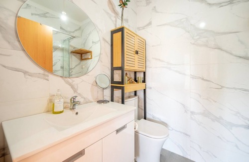 Seixal Apartment | GuestReady - Art-Noveau Minimalism in Amora