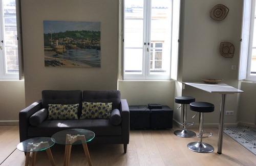Hotel de Ville - Quinconces Apartment | GuestReady - Charming apt in Place de la Comédie