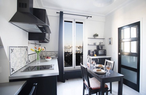 Les Iles Apartment | GuestReady - Cozy and Bright with Notre Dame View