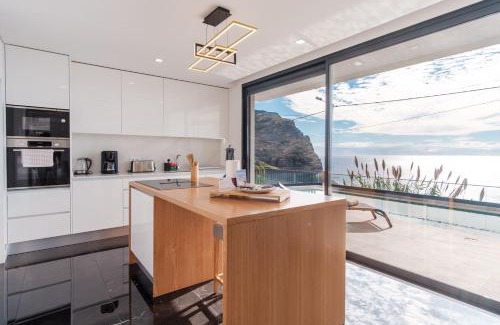 Campanario Apartment | GuestReady - Madeiran oasis with ocean view