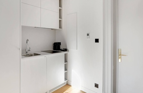 Grand Parc-Paul Doumer Apartment | GuestReady - Maison Labruyère Bordeaux - Royal Cozy Garden Suite