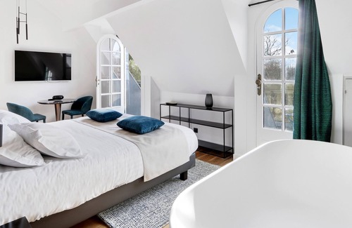 Grand Parc-Paul Doumer Apartment | GuestReady - Maison Labruyère Bordeaux - Royal Cozy Garden Suite