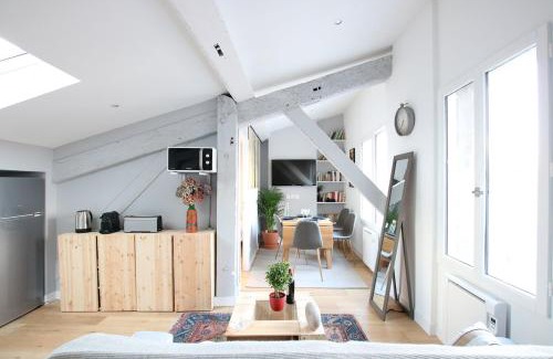 Hotel de Ville - Quinconces Apartment | GuestReady - Sunny Attic Apt Near Grand Théâtre