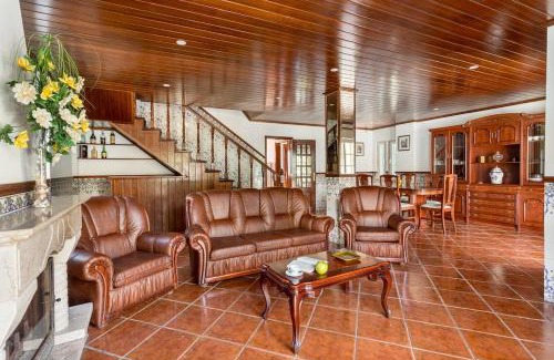 Charneca de Caparica e Sobreda House | GuestReady - Superb house with a garden & patio