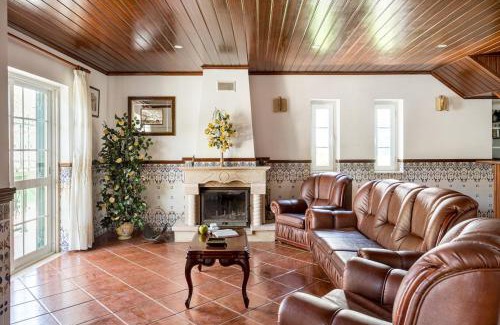 Charneca de Caparica e Sobreda House | GuestReady - Superb house with a garden & patio