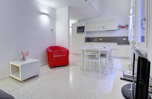 Dorsoduro Apartment | GUGGENHEIM museum, cool, 6pax,wifi, aircnd