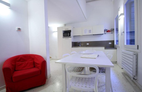 Dorsoduro Apartment | GUGGENHEIM museum, cool, 6pax,wifi, aircnd