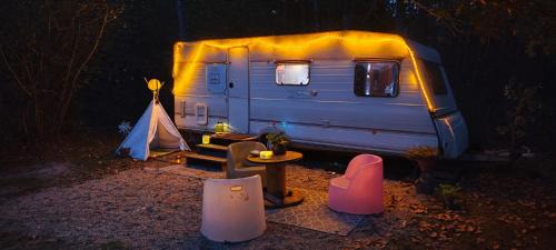Grezet-Cavagnan Other | Guitard Caravan Club - Caravane romantique et insolite
