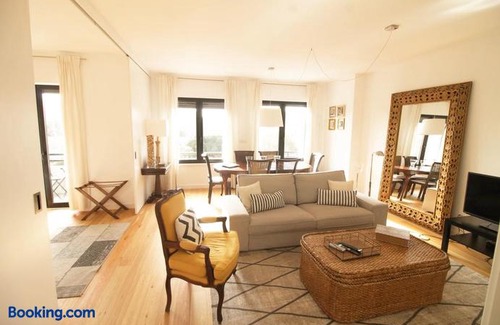 Lisbon Old Town Apartment | Gulbenkian Gardens Apartments