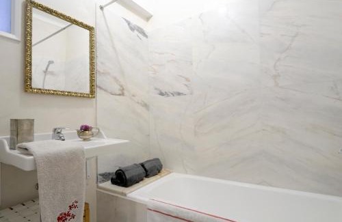 Lisbon Old Town Apartment | Gulbenkian Gardens