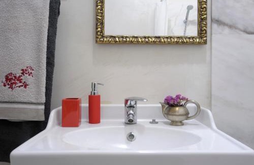 Lisbon Old Town Apartment | Gulbenkian Gardens