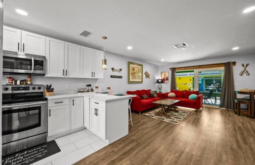 Caloosahatchee Condo | Gulf Access Condo Heated Pool & Dock