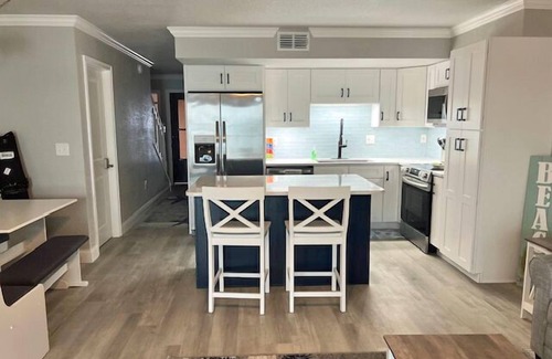 Englewood Condo | Gulf beach and pool, close to dining and entertainment, overlooking beautiful Lemon Bay