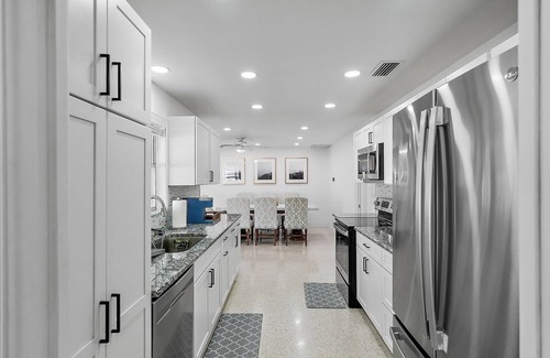 South Pinellas Community Council House | Gulf Breeze Getaway - 54th Ave