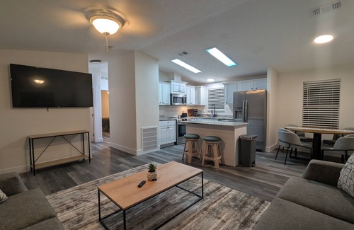 Fort Myers Beach House | Gulf Coast-Near Beach-Heated Pools-Hot Tub!