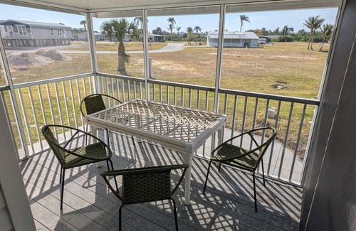 Fort Myers Beach House | Gulf Coast-Near Beach-Heated Pools-Hot Tub!