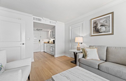 Marco Island Condo | Gulf-front condo with pool, hot tub, central AC, view & on-site restaurants