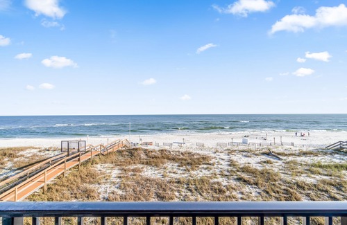 Ono Island Condo | Gulf-front getaway with a pool, free WiFi, washer/dryer, & central AC