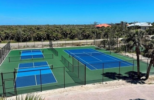 Sanibel Condo | Gulf-Front Grandeur Awaits. Breathtaking Views & Spacious Comfort
