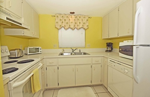 Englewood Condo | Gulf Front Hideaway - 2 bedrooms