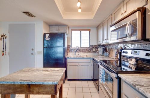 Hudson Apartment | Gulf-Front Views Coastal Hudson Condo!