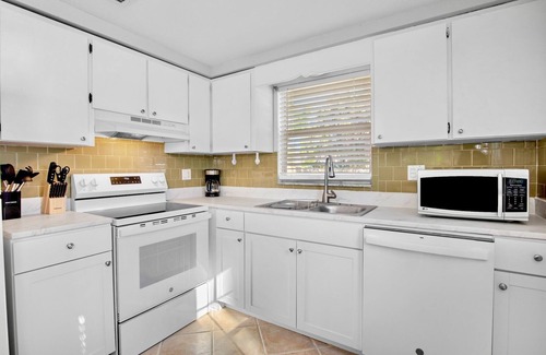 Holmes Beach House | Gulf Haven East! 5-minute walk to the Gulf!