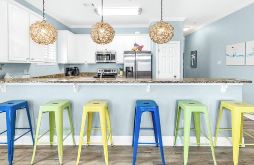 Gulf Place Condo | Gulf Place 1B - Stylish condo, pool, tennis, deeded beach access!
