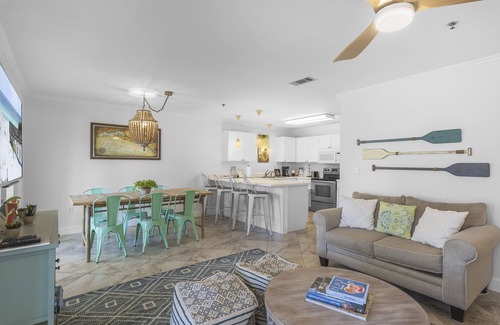 Gulf Place Condo | Gulf Place Condo Ground Floor! Steps to pools & Across from the Beach - The Sandy Dog