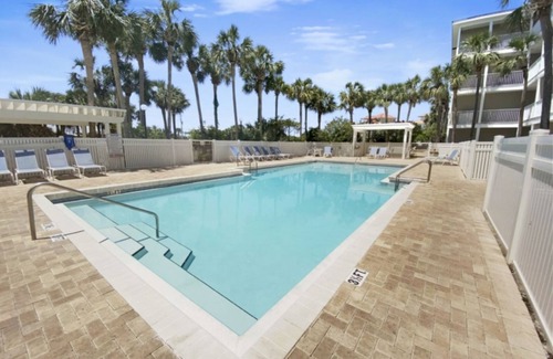 Gulf Place Condo | Gulf Place Condo Ground Floor! Steps to pools & Across from the Beach - The Sandy Dog