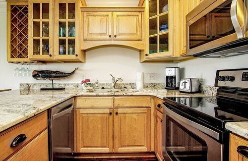 Gulf Place Condo | Gulf Place Premier Top Floor Unit, beautifully maintained , Upscale Furnishings