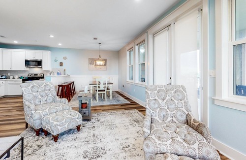 Red Fish Cove Condo | Gulf-view Pointe West condo with pools, hot tubs, central AC & washer/dryer