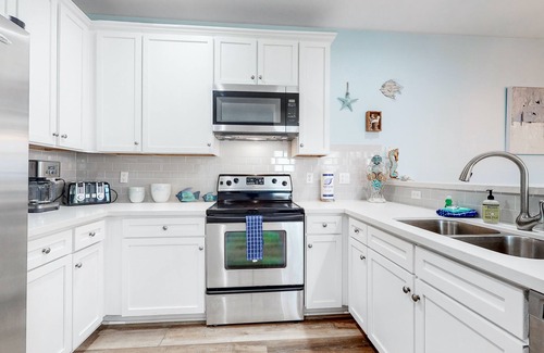 Red Fish Cove Condo | Gulf-view Pointe West condo with pools, hot tubs, central AC & washer/dryer