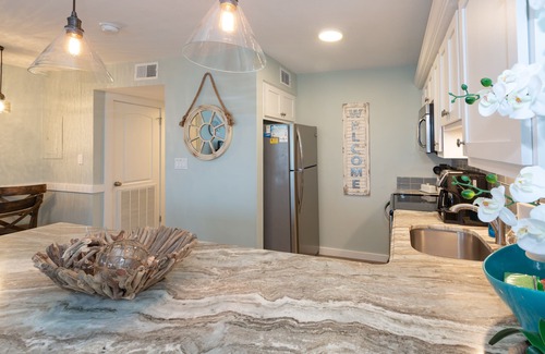 Seagrove Beach Condo | “GULF VIEWS" “SEE OUR REVIEWS", NEW REMODEL!, HOT TUB-POOL, BEACH HALF-A-BLOCK