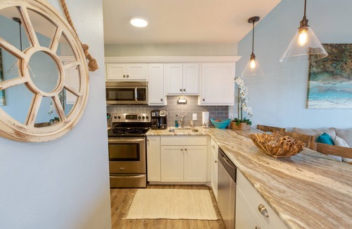 Seagrove Beach Condo | “GULF VIEWS" “SEE OUR REVIEWS", NEW REMODEL!, HOT TUB-POOL, BEACH HALF-A-BLOCK