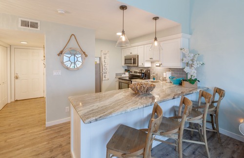 Seagrove Beach Condo | “GULF VIEWS" “SEE OUR REVIEWS", NEW REMODEL!, HOT TUB-POOL, BEACH HALF-A-BLOCK