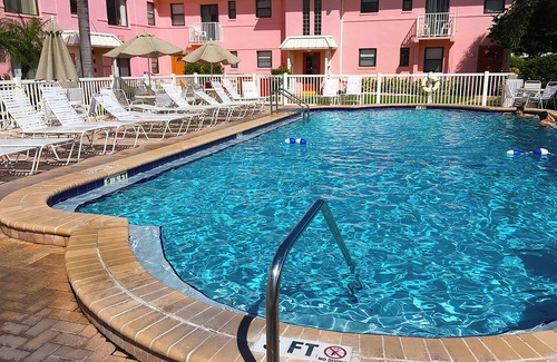 St. Pete Beach Condo | ✨ Gulf Winds Upgraded Condo — Beautiful Remodel with Queen Bed Near the Beach